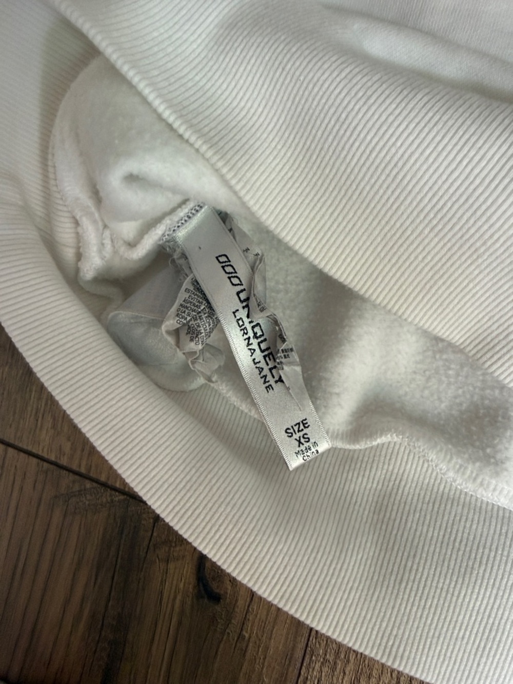 Lorna Jane Cream Crewneck Sweatshirt with Small Chest Logo - Picture 2 of 6
